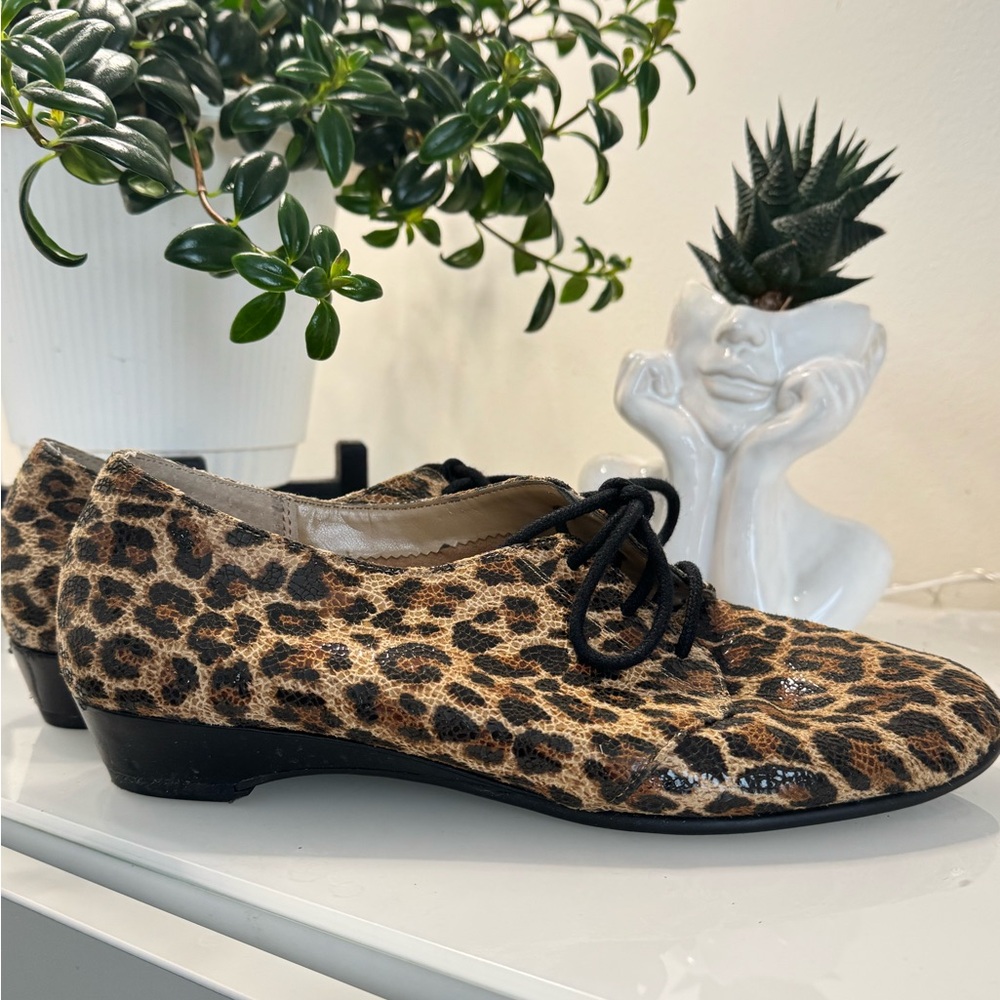AEROSOLES Leopard Print Lace-Up Flats - Black & Brown US 8.5 - Picture 7 of 11